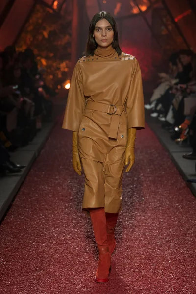 Look 54